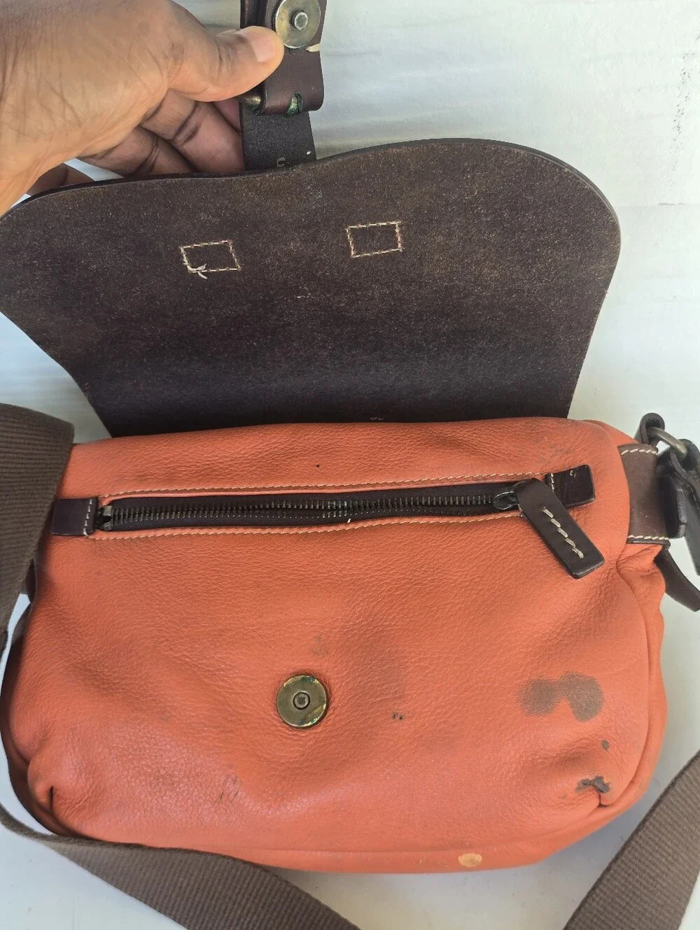 Dooney & Bourke Italy Leather Crossbody Messenger Bag Vintage Old Money Y2k
